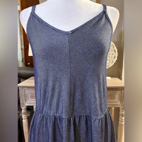 Universal Thread Dress - Picture 2 of 7